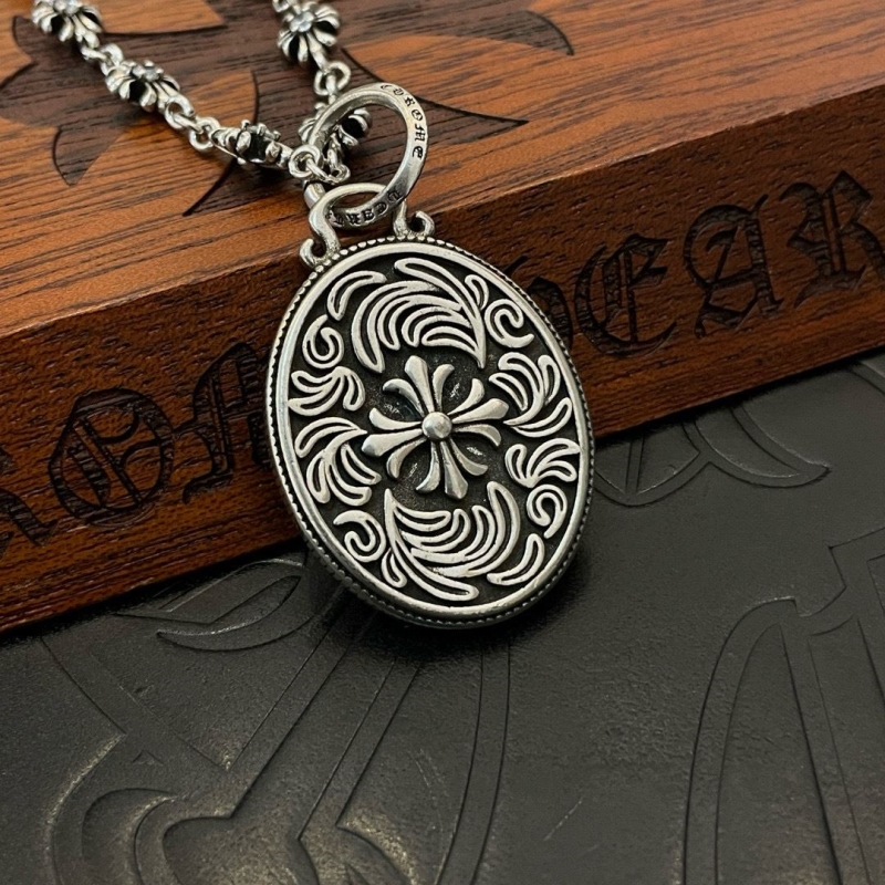 Ch*0me He**ts necklaces